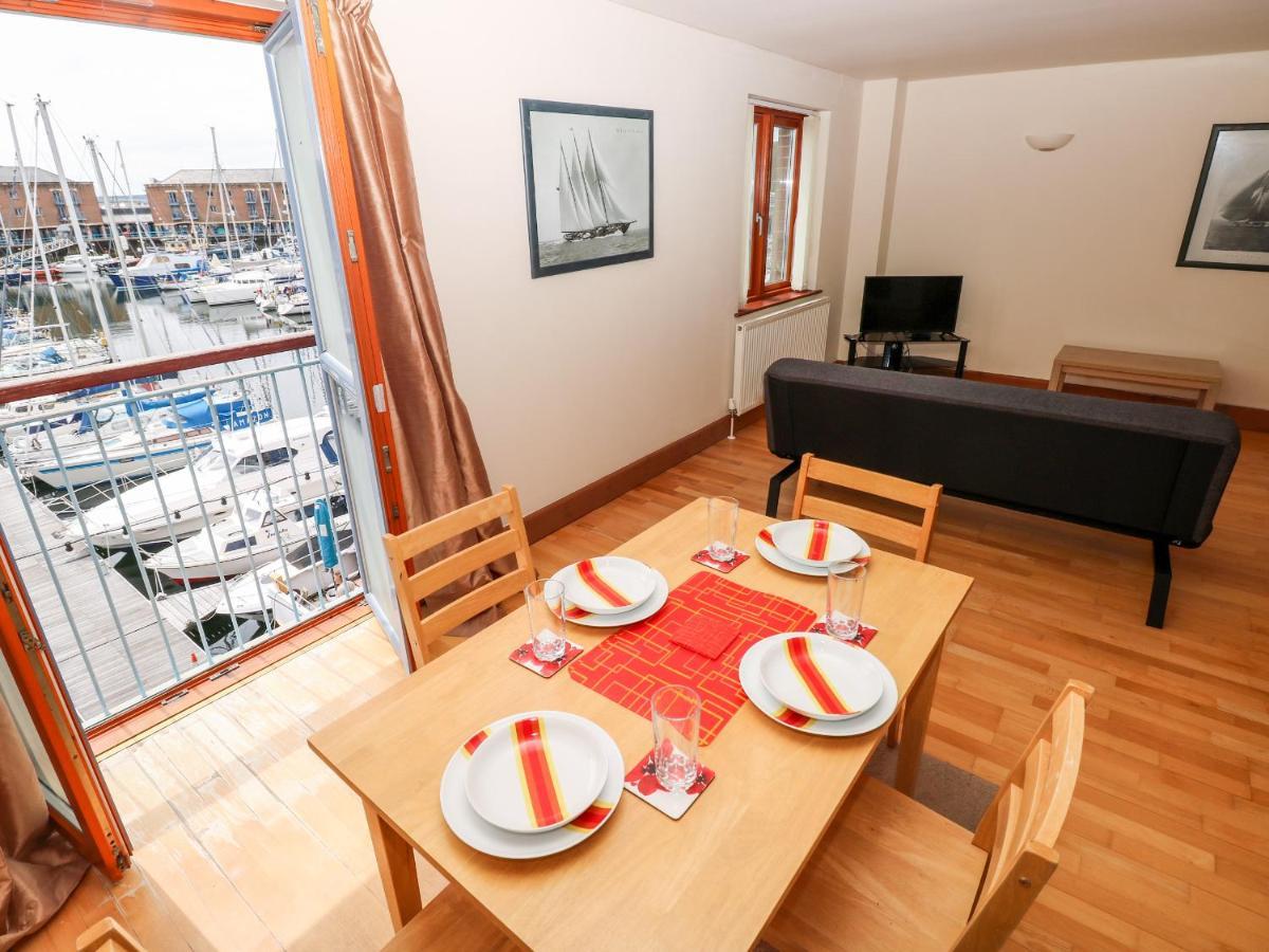 15 Sovereign House Appartement Milford Haven Buitenkant foto