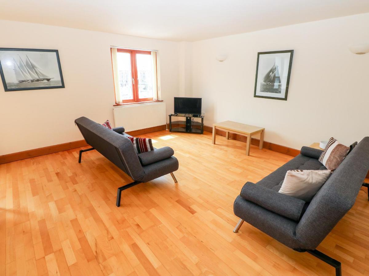 15 Sovereign House Appartement Milford Haven Buitenkant foto