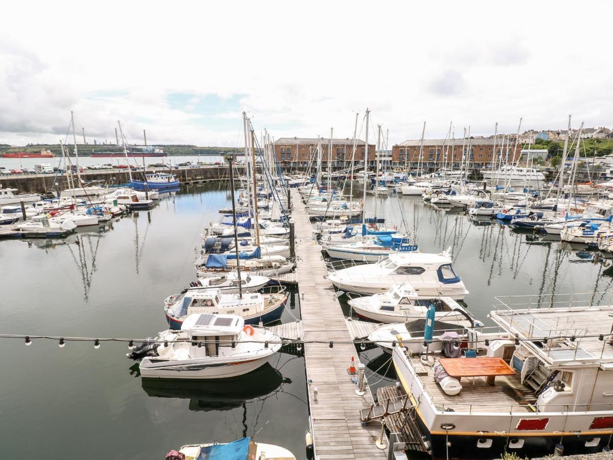 15 Sovereign House Appartement Milford Haven Buitenkant foto